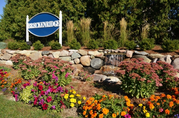 Garden surrounding Breckenridge Sign