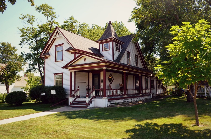 Side view of Drake House